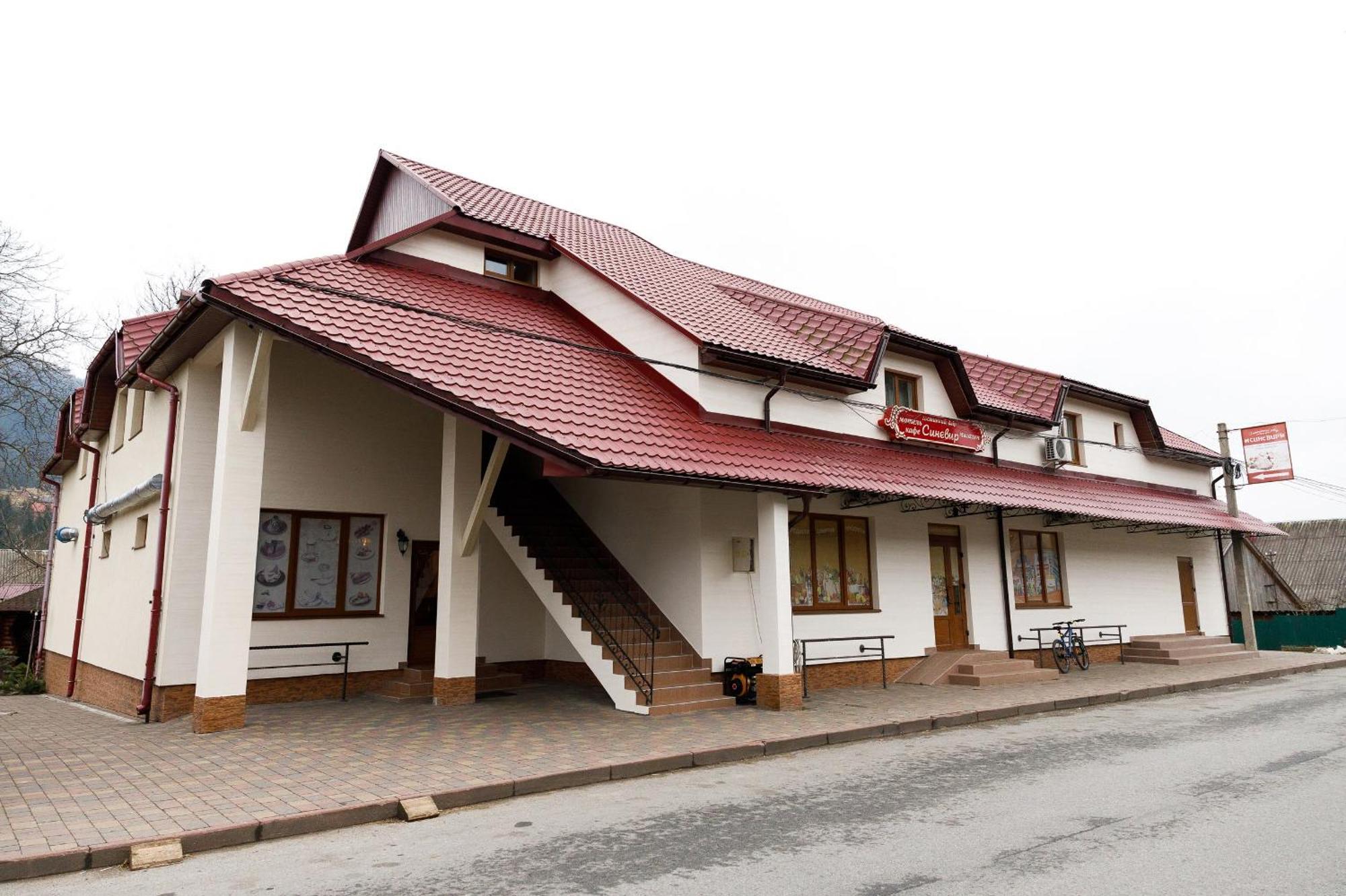 Hotel Gostyniy Dvir Synevir à Lac Lac Synevyr Extérieur photo
