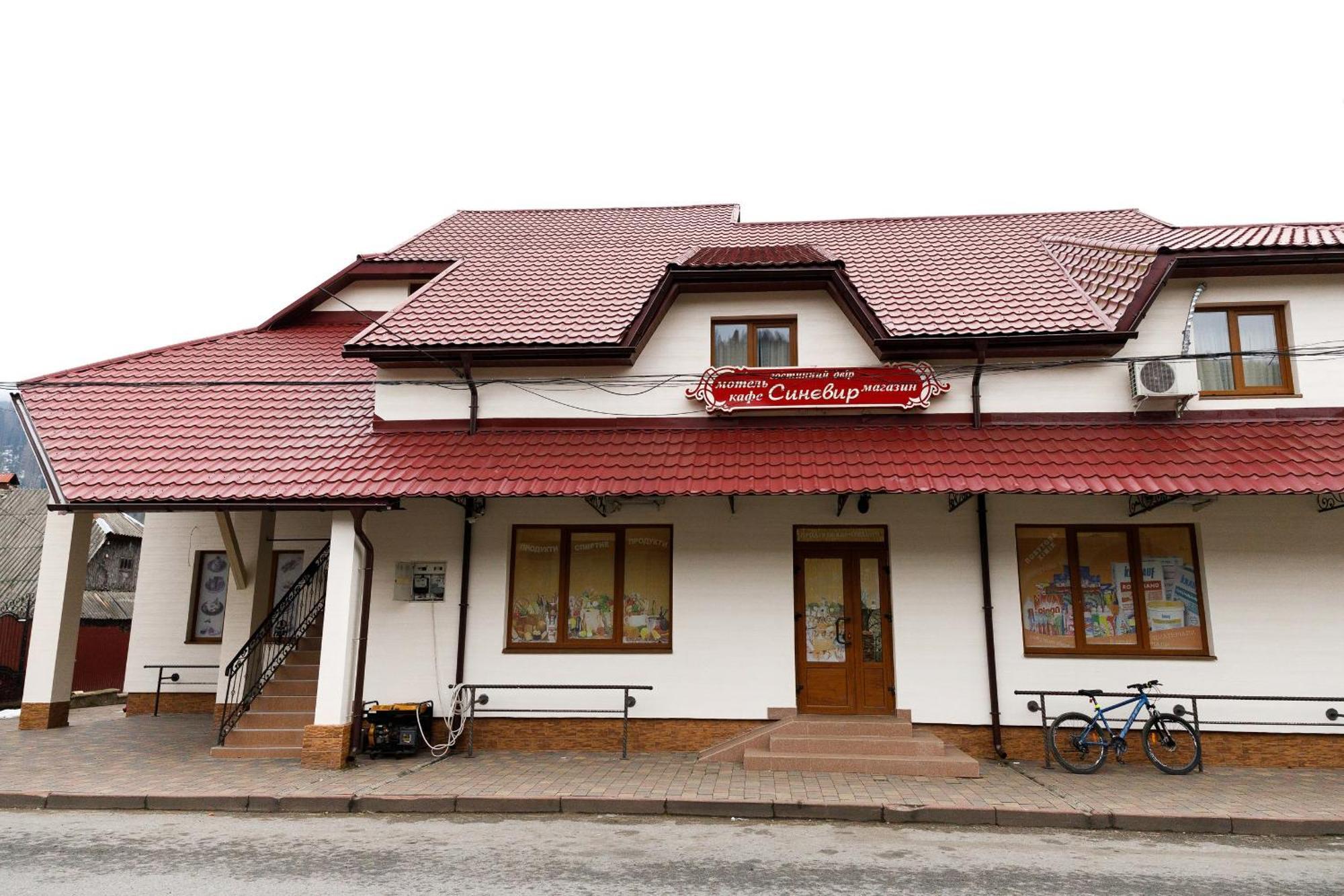 Hotel Gostyniy Dvir Synevir à Lac Lac Synevyr Extérieur photo